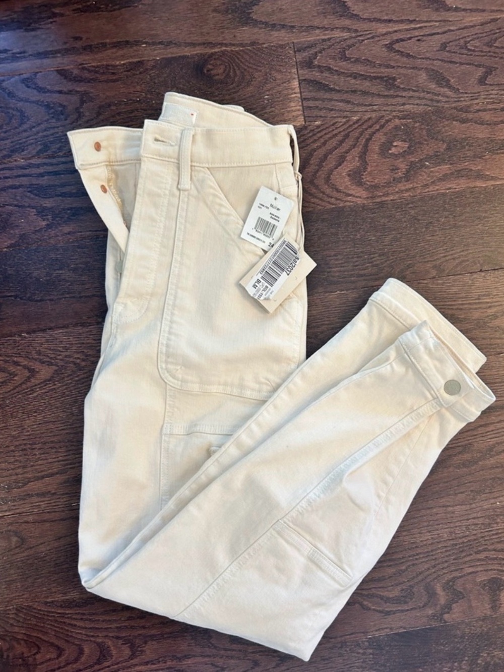 NWT! Mother Women’s The Curbside Cargo Flood Jeans in Eggnog